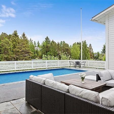 Villa Med Pool Och Bara 600M Till Havet! Троса Екстериор снимка