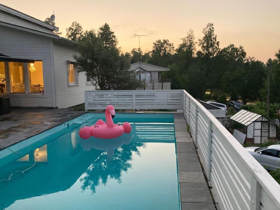 Villa Med Pool Och Bara 600M Till Havet! Троса Екстериор снимка